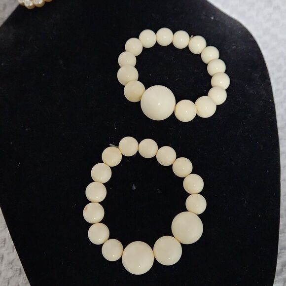 Handmade cream/ off-white beaded vintage style 2 bracelets - Picture 3 of 5